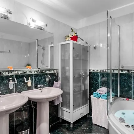 Big Modern Two - Bedroom With Sea View And Balcony - スプリト