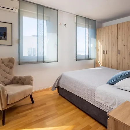 Apartman Big Modern Two - Bedroom With Sea View And Balcony - Split