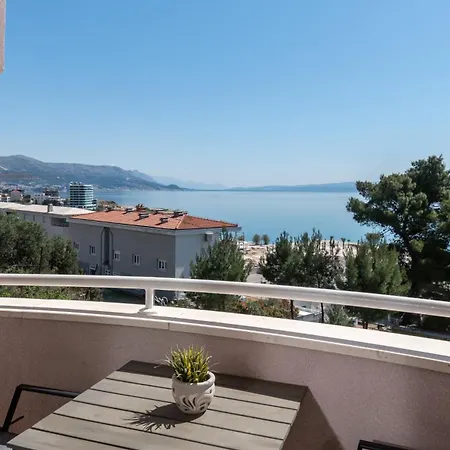 Big Modern Two - Bedroom With Sea View And Balcony - Apartman